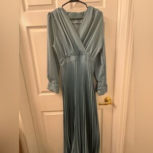 Pleated long dress. Can fit small to Medium.